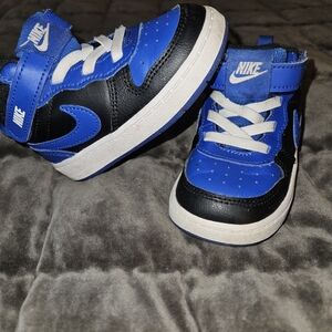 Nike Kids Royal Blue and Black Sneakers
